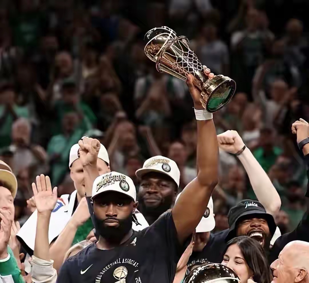 上海队横扫凯尔特人，库里关键制胜