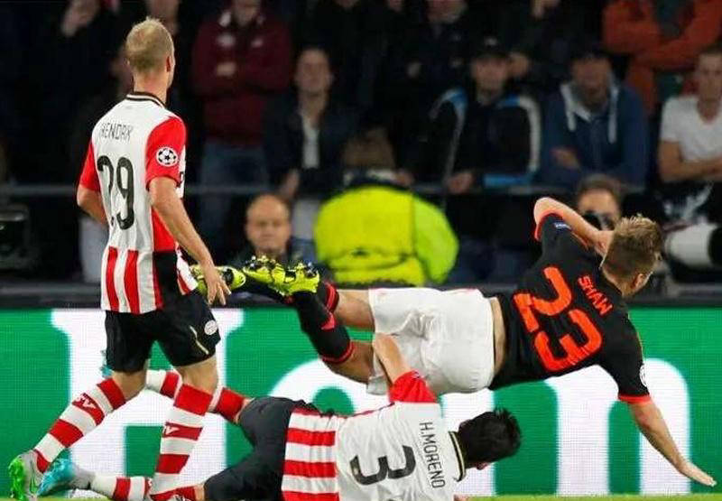 曼联逆转马赛，格纳布里统治全场