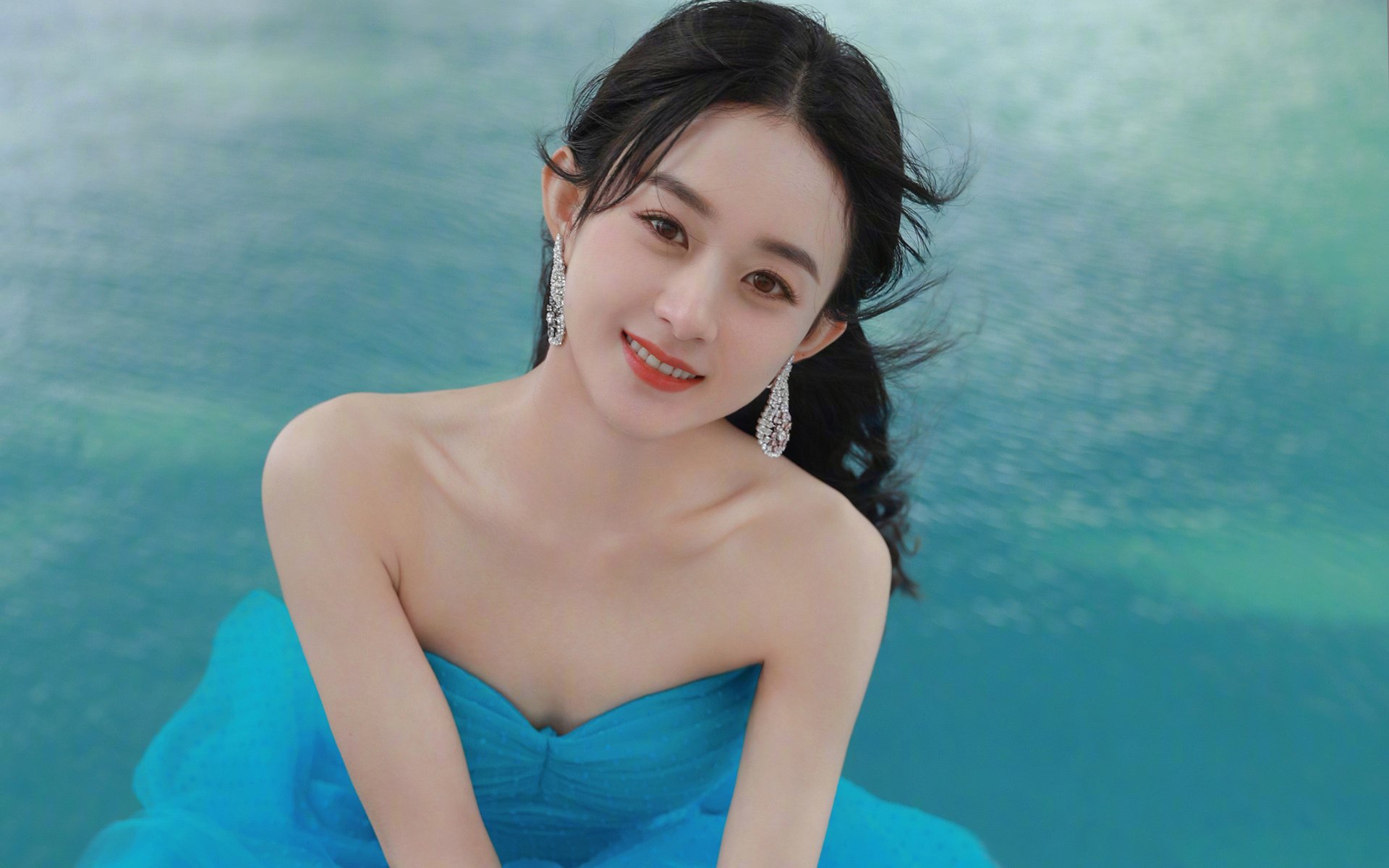 伯纳乌的外来者，当阿劳霍为皇马戴上蓝军枷锁