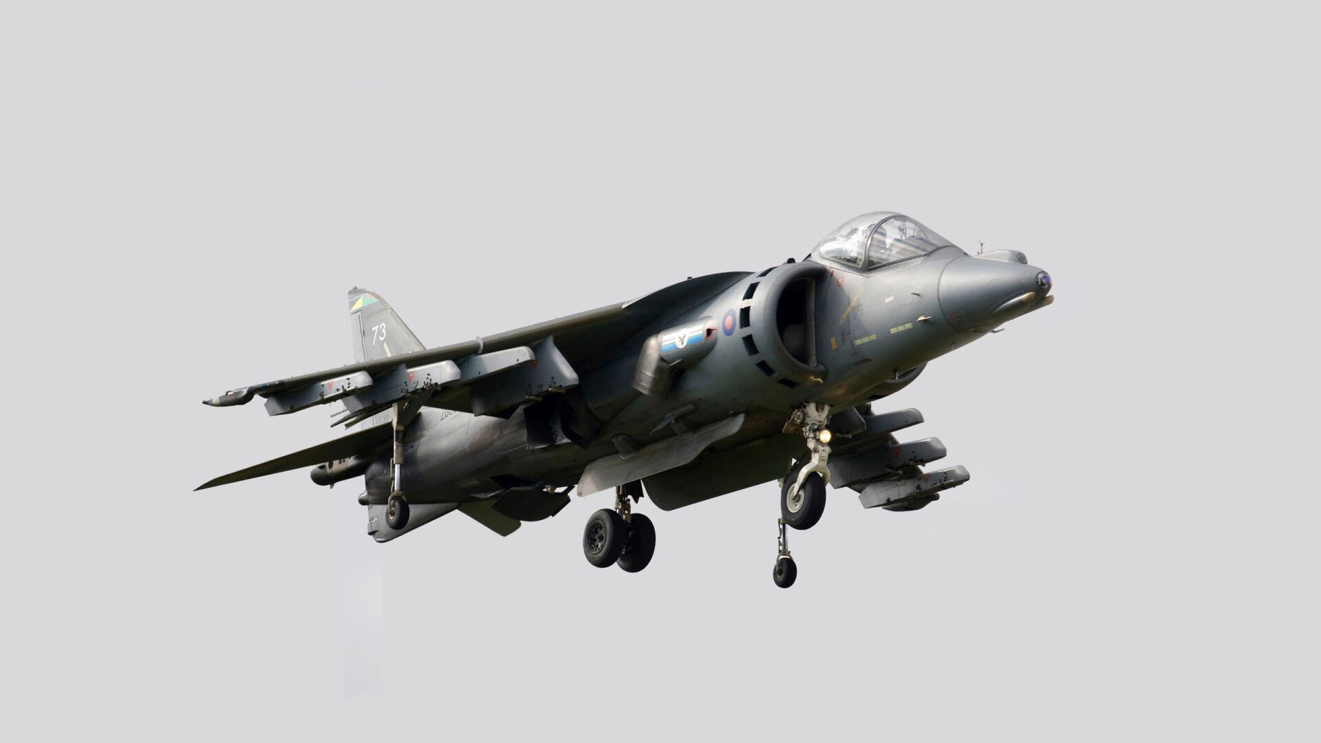 刹车区间的巨影，当文班亚马在F1街道赛的霓虹中带队逆转