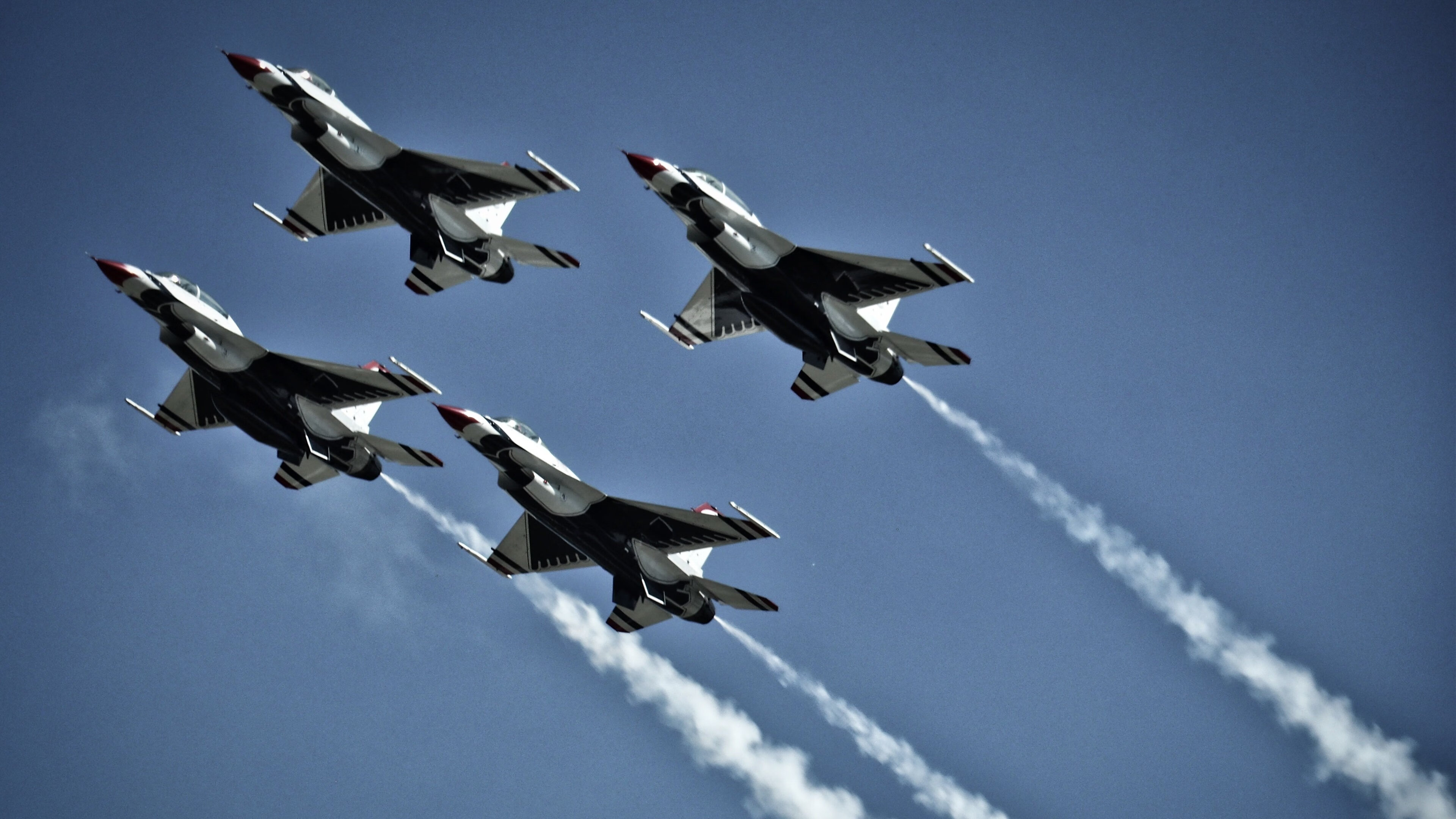 爱游戏APP-烽火连天！雄鹿贫铀弹莫兰特狂轰滥炸，上海防线化为齑粉